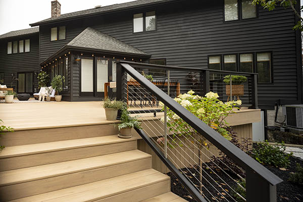 Creating a modern DIY deck railing