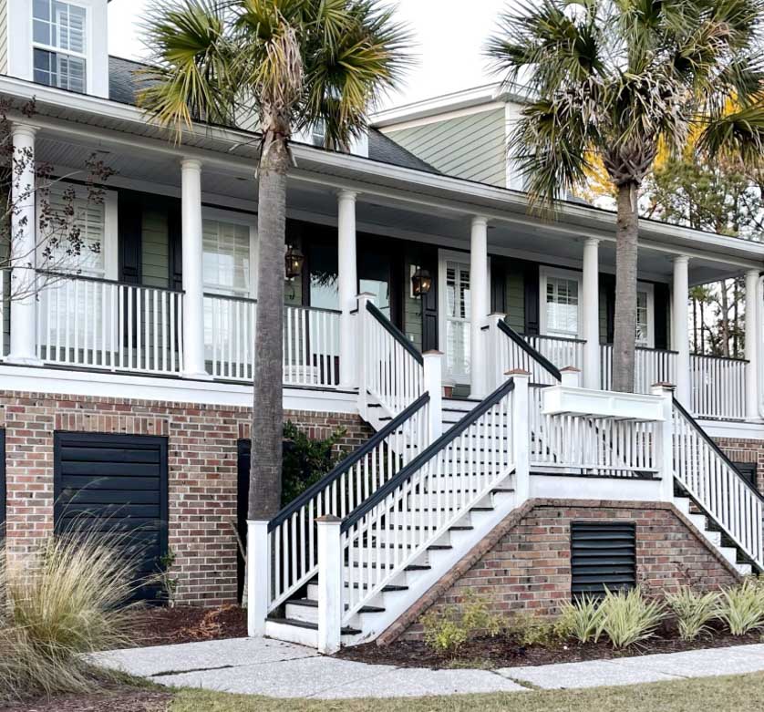Amy's front porch railing and stairs before the update, the top rail shape and color clashed with the railing posts and infill.