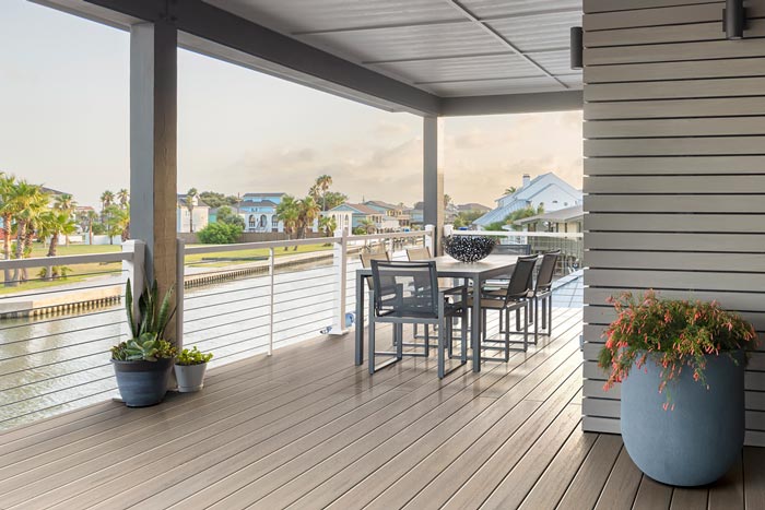 Impression Rail Express Classic Top Rail in White with a horizontal cable rail infill